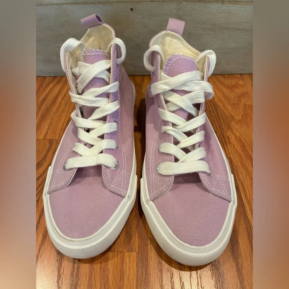 Lavender Canvas High Top Sneakers US Youth size 5/Women’s 6.5/EU 37